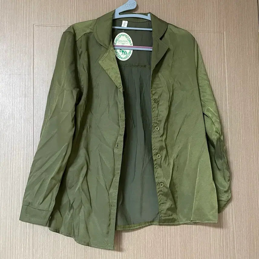 [SOLD OUT] 카키 올리브 새틴 소재 셔츠 블라우스