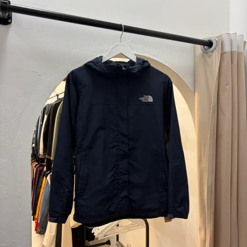 [SOLD OUT] 노스페이스 스몰로고 네이비 바람막이