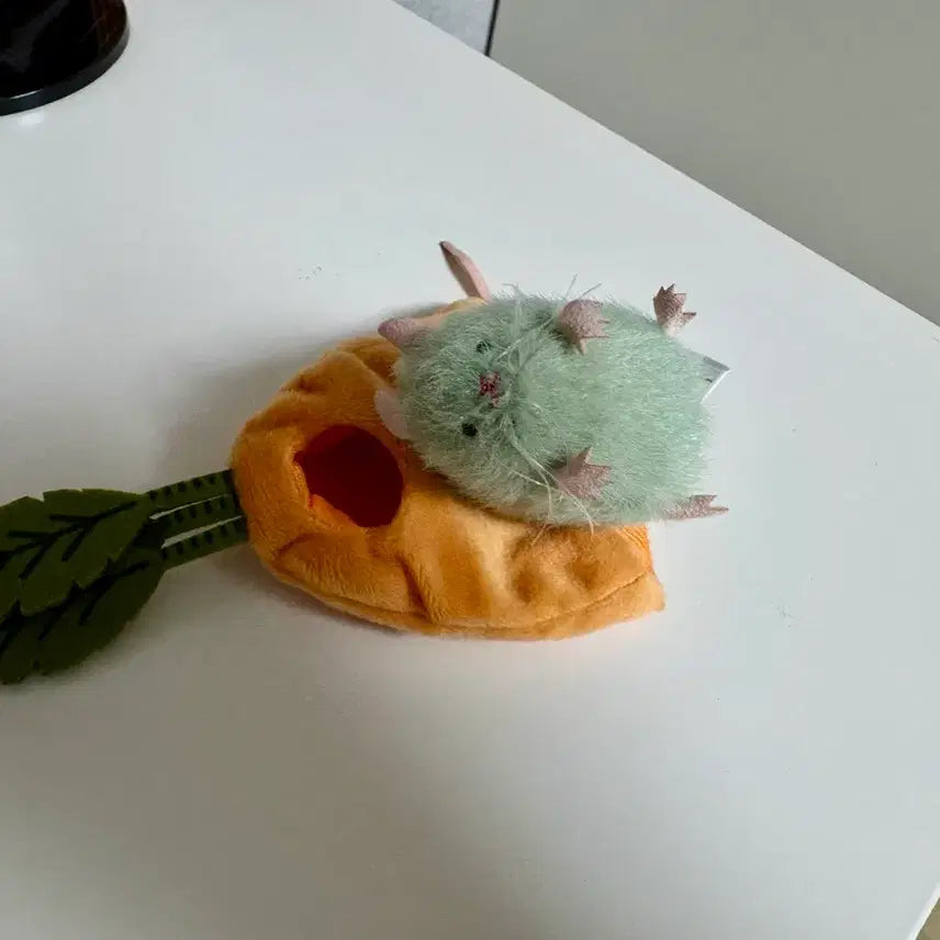 [SOLD OUT] 가챠 캡슐토이 완두콩 쥐 인형 + 당근옷