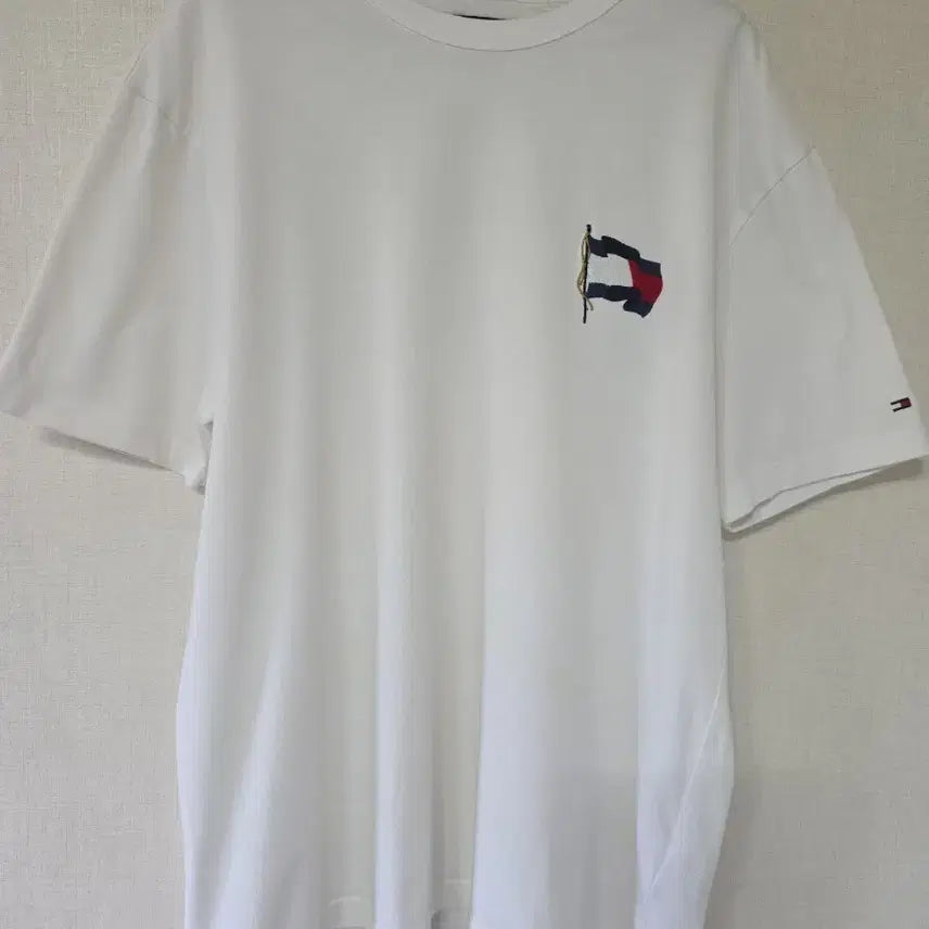 [SOLD OUT] 타미힐피거 흰색 반팔 티셔츠
