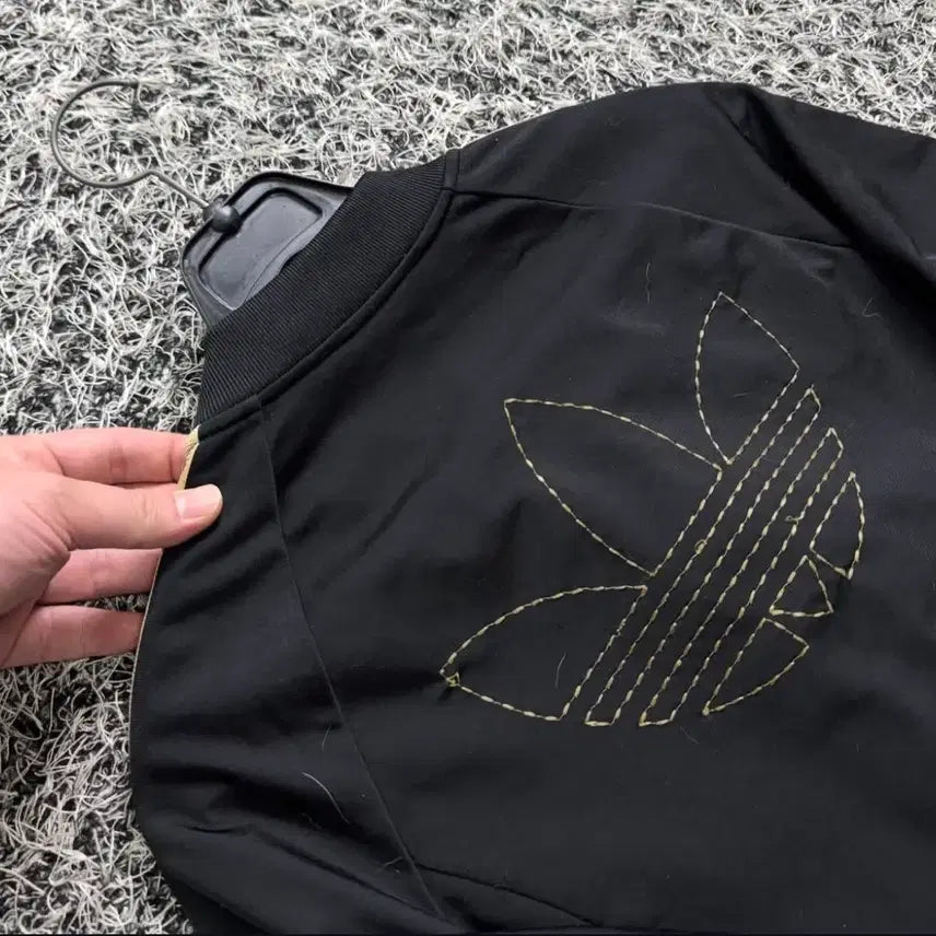 [SOLD OUT] 아디다스 검정 골드 자켓
