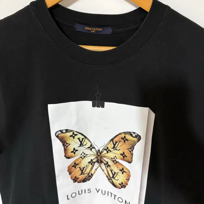 [SOLD OUT] 루이비통 반팔티 블랙 나비 프린트