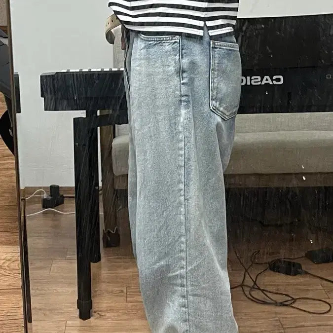 [SOLD OUT] 빈티지 밀크 워싱 연청 데님 M