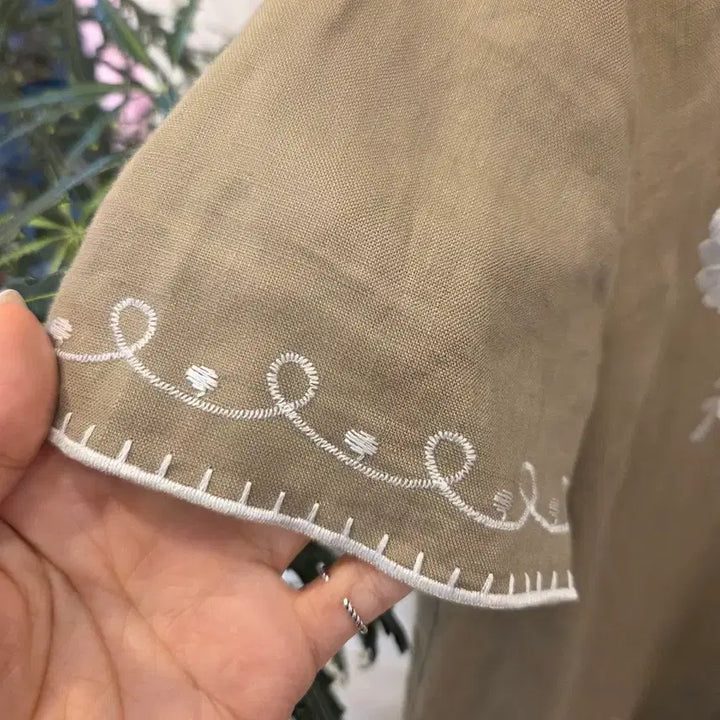 [SOLD OUT] 에스닉 자수 린넨 미니 원피스