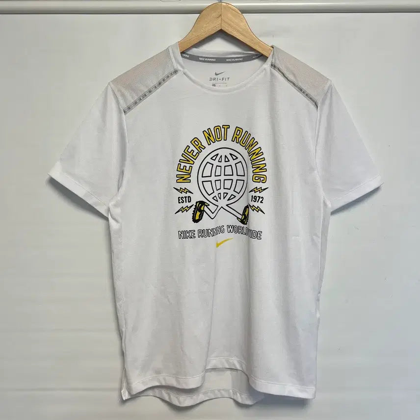 [SOLD OUT] [정품/헤외M] 나이키 스우시 드라이핏 런닝 화이트 기능성 반팔