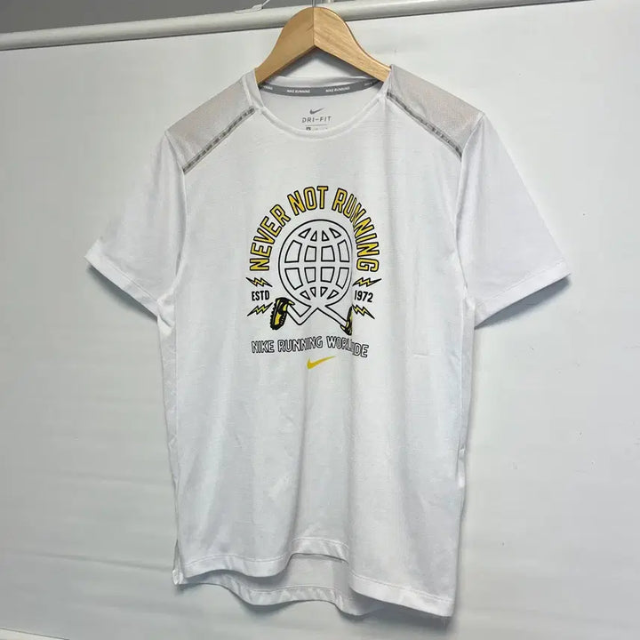 [SOLD OUT] [정품/헤외M] 나이키 스우시 드라이핏 런닝 화이트 기능성 반팔