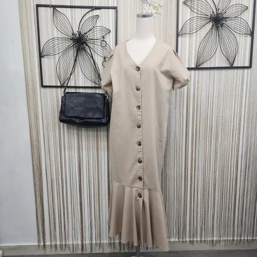 [SOLD OUT] 큐티 브이넥 린넨 베이지색 프릴 롱 원피스 free