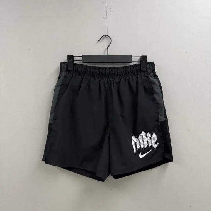 [SOLD OUT] 남성 M / 나이키 드라이핏 디비전 5인치 쇼츠 반바지 블랙