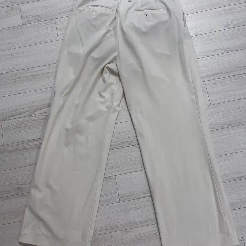 [SOLD OUT] 무탠다드 리얼 와이드핏 슬랙스 아이보리