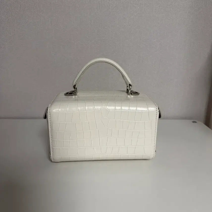 [SOLD OUT] 더로랑 하프문 윈터 아이보리 크로커