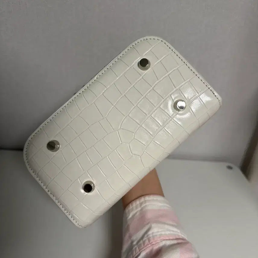 [SOLD OUT] 더로랑 하프문 윈터 아이보리 크로커
