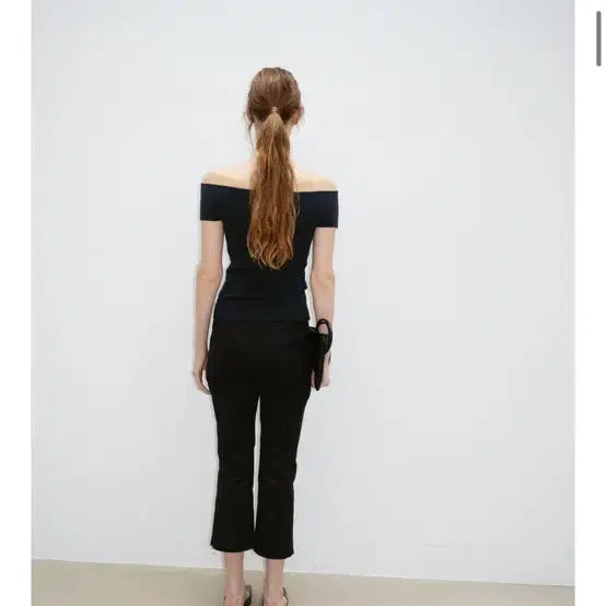 [SOLD OUT] 모노하 오프숄더 슬림니트 다크그레이