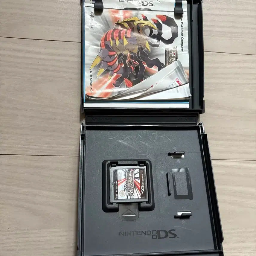 [SOLD OUT] 닌텐도 DS 포켓몬스터 Pt 기라티나 케이스 + 칩