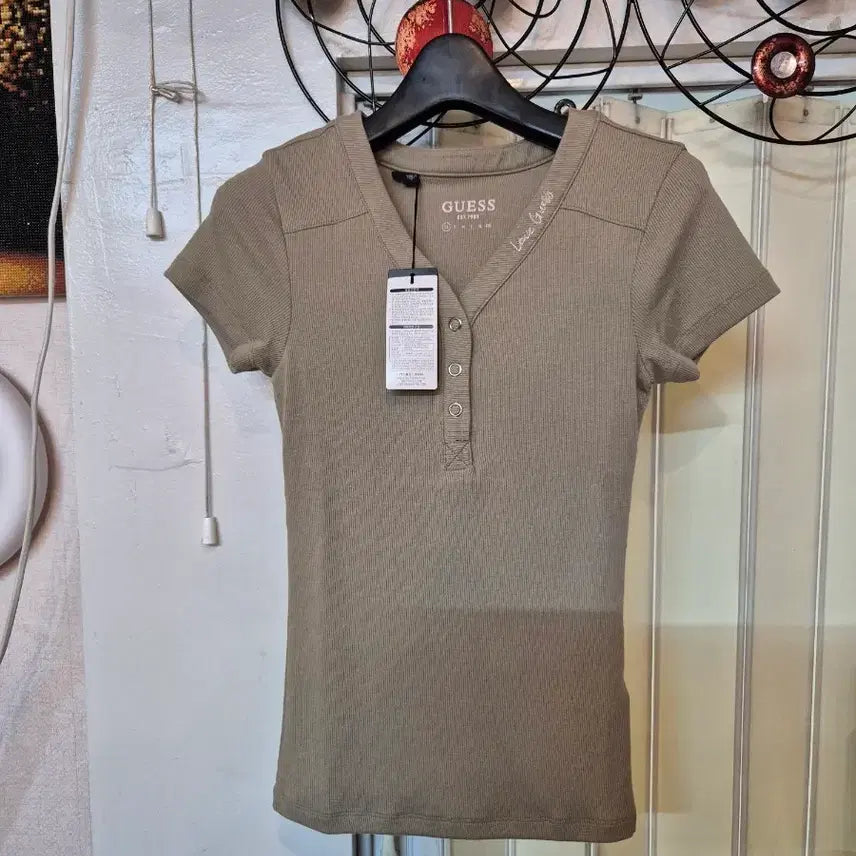 [SOLD OUT] 게스 반팔 골지 티셔츠 흐린카키새상품S