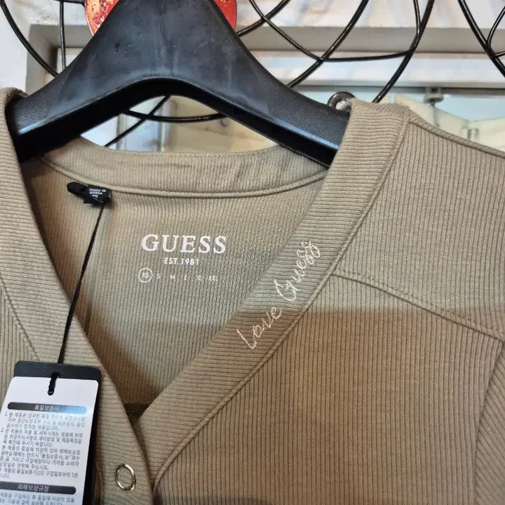 [SOLD OUT] 게스 반팔 골지 티셔츠 흐린카키새상품S