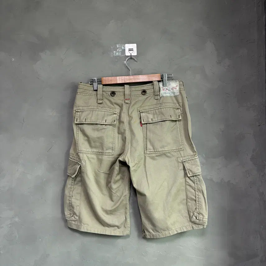 [SOLD OUT] 리바이스 카고 팬츠 반바지 카키 베이지