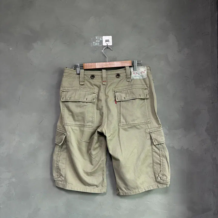 [SOLD OUT] 리바이스 카고 팬츠 반바지 카키 베이지