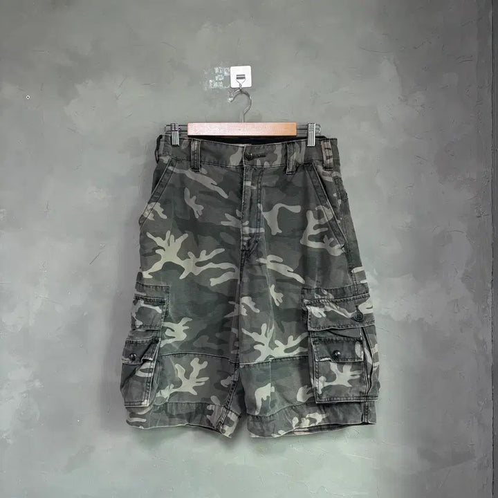 [SOLD OUT] 리바이스 카고 팬츠 반바지 카모