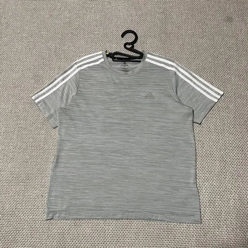 [SOLD OUT] L 아디다스 기능성 반팔티 B.8425