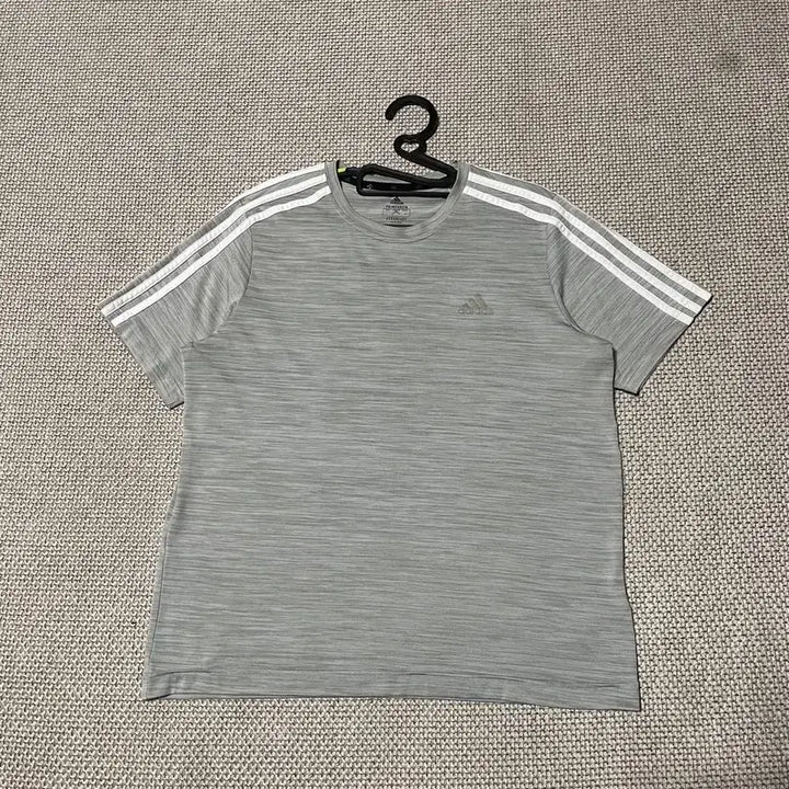 [SOLD OUT] L 아디다스 기능성 반팔티 B.8425