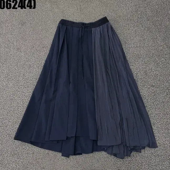 [SOLD OUT] SJSJ 투톤 롱 플리츠 스커트 0624