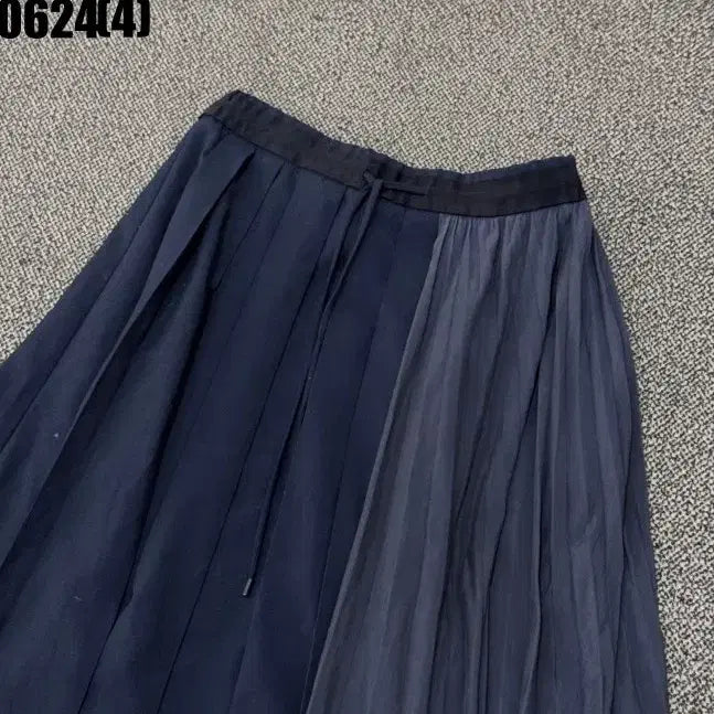 [SOLD OUT] SJSJ 투톤 롱 플리츠 스커트 0624