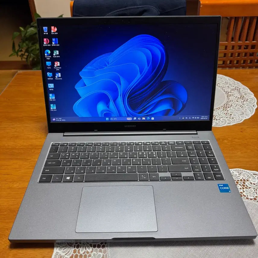 [BUNJANG] Samsung High-Spec Laptop / 삼성 고사양 노트북 (i5-1135G7, 배터리100%, WIN11정품,