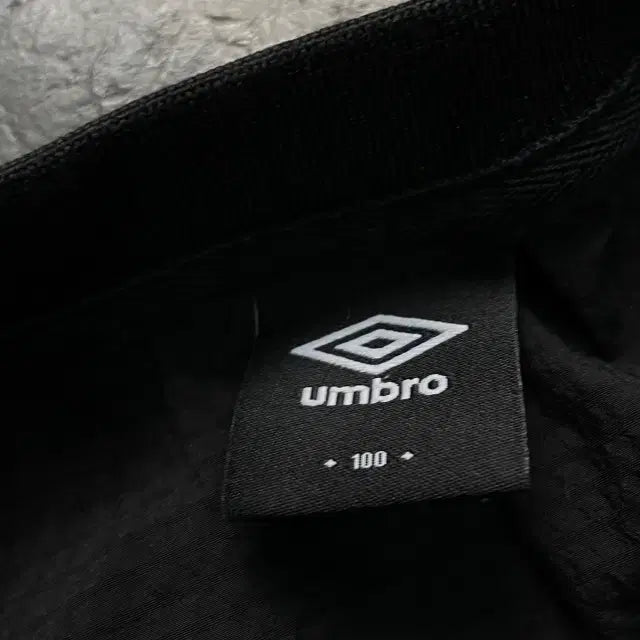 [BUNJANG] Umbro Short Sleeve Warm-up T-Shirt / 100 엄브로 반팔 웜업