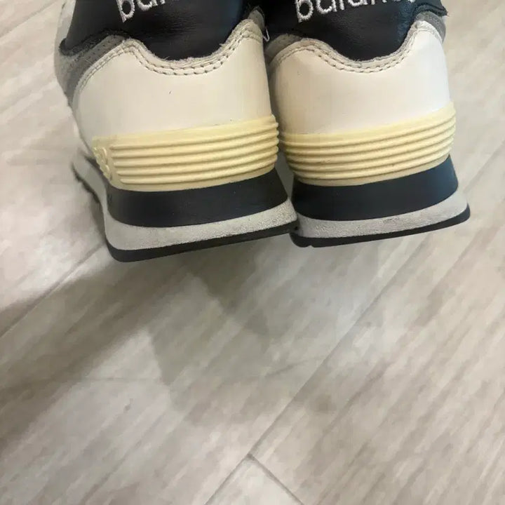 [BUNJANG] New Balance 574 Sneakers 265mm / 뉴발 574 265mm