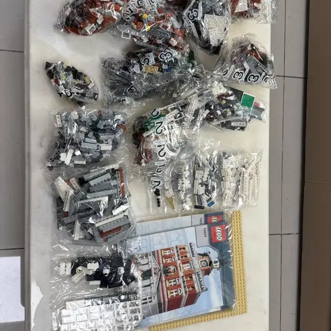 [BUNJANG] LEGO Creator Expert Town Hall 10224 Building Set / 레고 10224 시청 타운홀