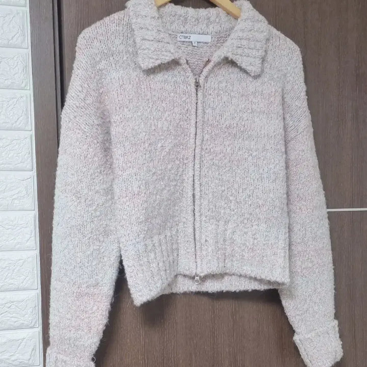 [BUNJANG] Enzo Blues Green Pocket Collar Knit Cardigan, PECES Brown Angora Blend Cardigan, CITYBREEZE Pink Angora Blend Cardigan, NOTHING WRITTEN Striped Knit, Sienne Green Jacquard Knit / 브랜드 니트 종류