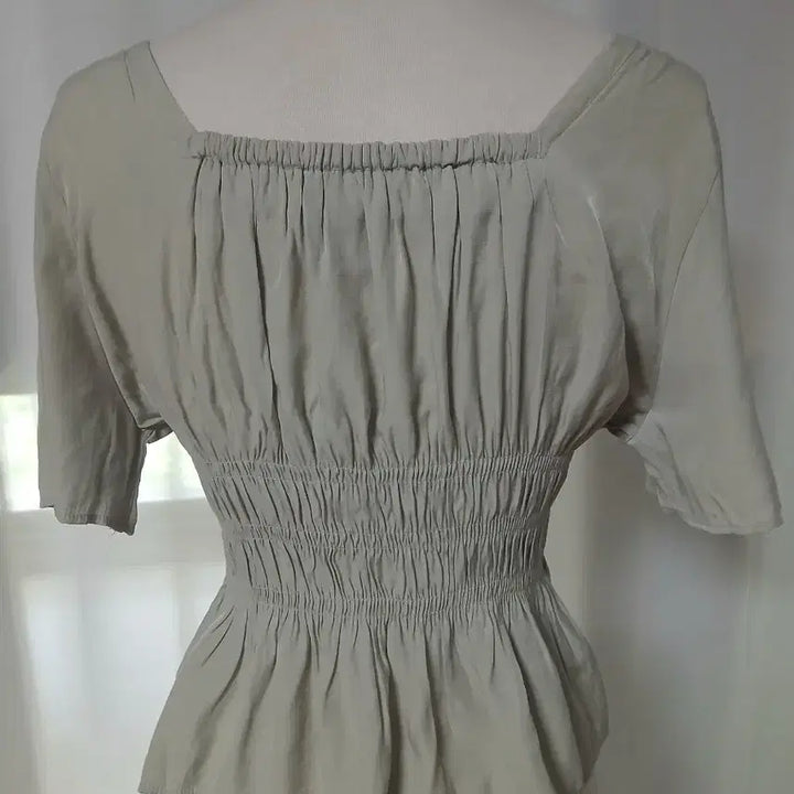 [BUNJANG] Square Neck Smocked Blouse with Shirring Sleeves - Light Khaki / 스모크밴딩 스퀘어넥 소매 셔링 블라우스