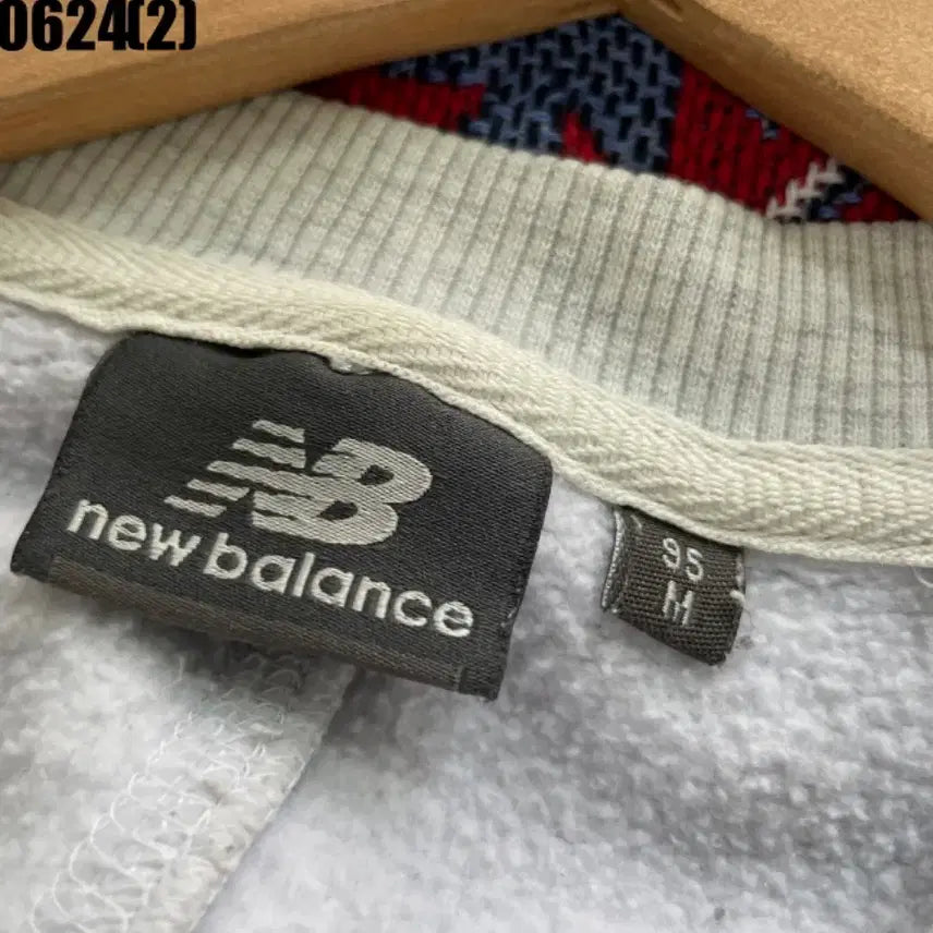 [BUNJANG] New Balance Sweatshirt / 뉴발 맨투맨