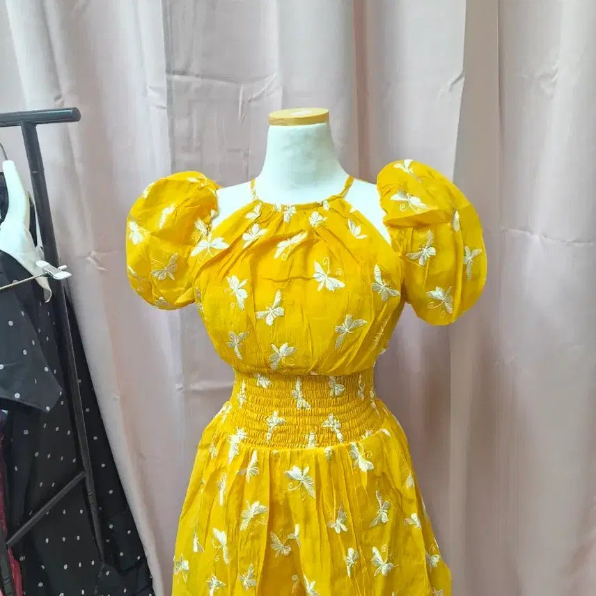 [BUNJANG] Butterfly Embroidery Sleeveless Jumpsuit / 나비 자수 옐로우 민소매 점프수트