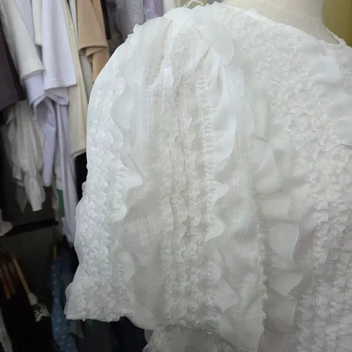 [BUNJANG] Frill Blouse White / 프릴 블라우스 흰색