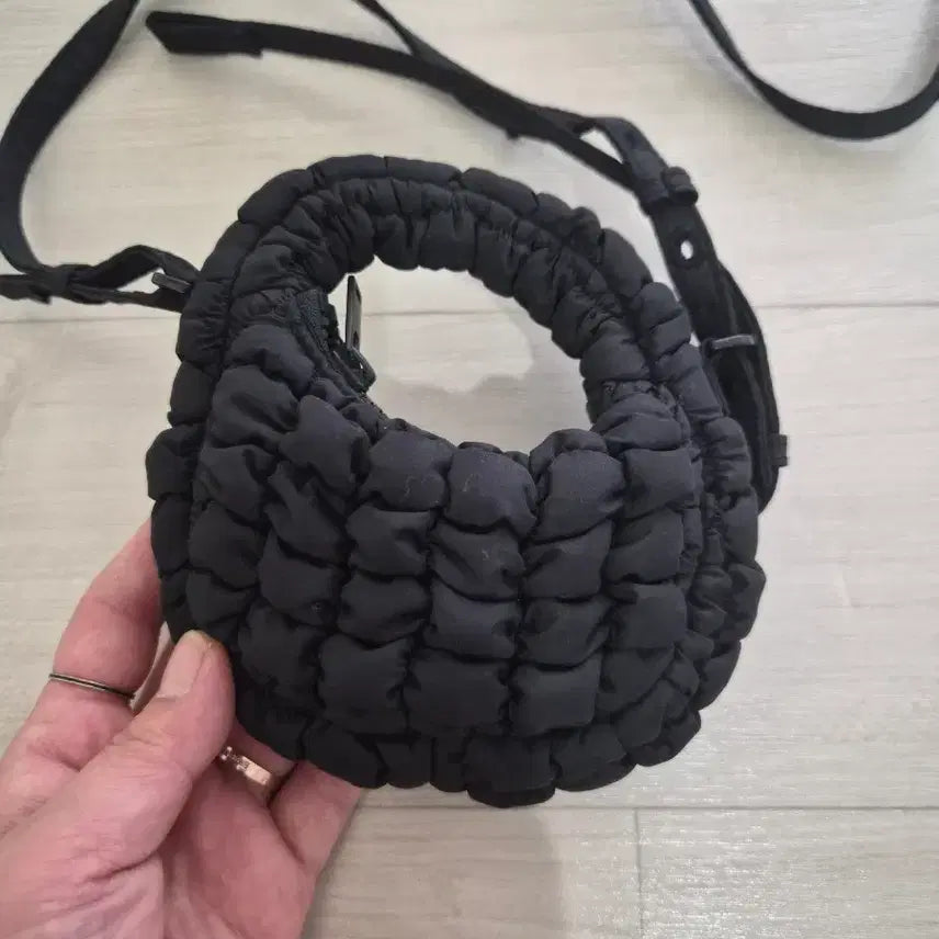 [BUNJANG] COS Quilted Shirring Cloud Bag Mini / COS 퀼팅 셔링 구름가방 초소형