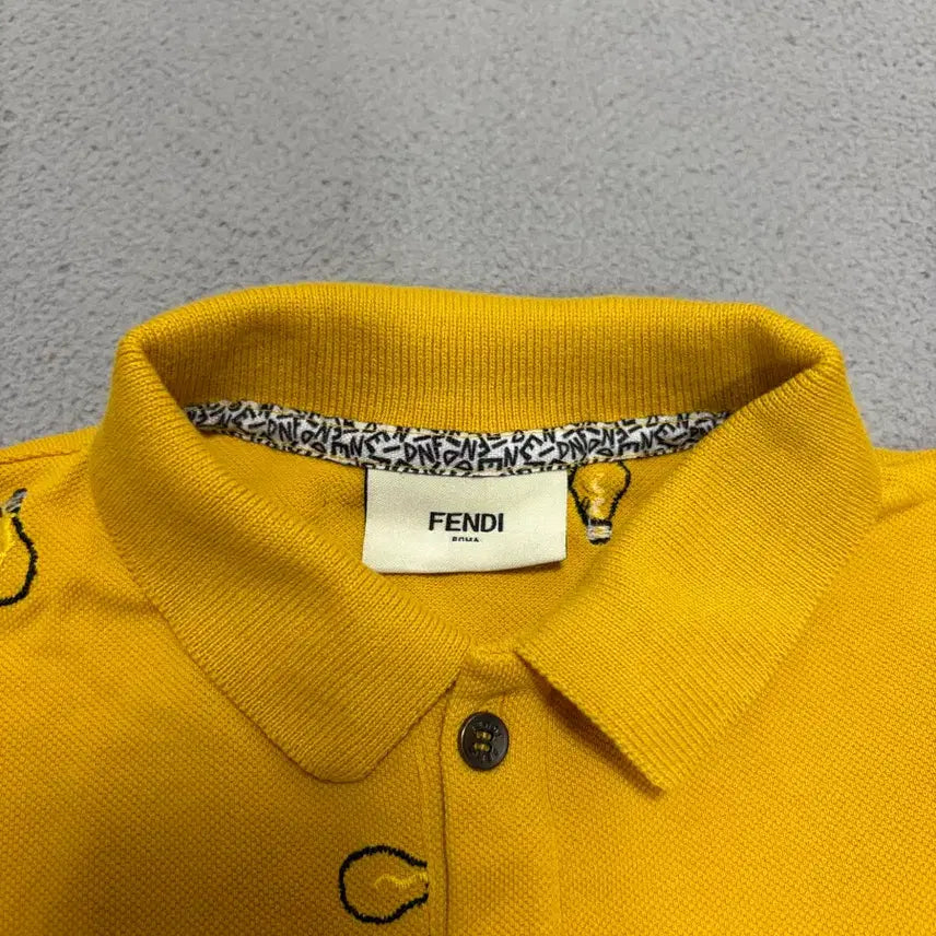 [BUNJANG] Fendi Kids Embroidered Logo Polo Shirt (Size 5-6) / 펜디 키즈 5-6살 자수 패턴 폴로셔츠 정품