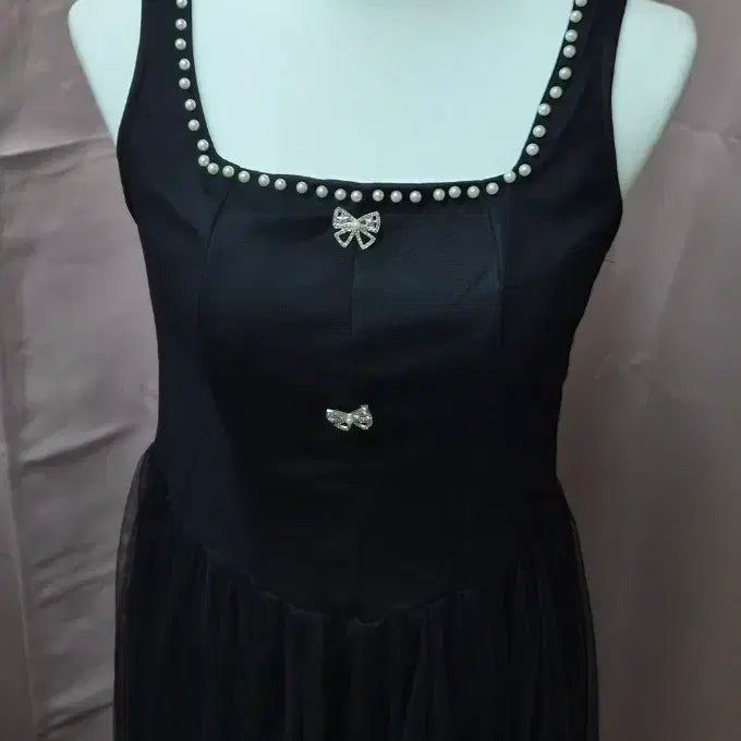 [BUNJANG] Pearl Embellished Black Dress / 진주 장식 블랙 드레스
