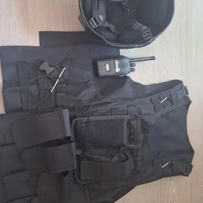 [BUNJANG] Tactical Vest, Helmet, and Radio Set / 전술 조끼 헬멧 무전기 세트