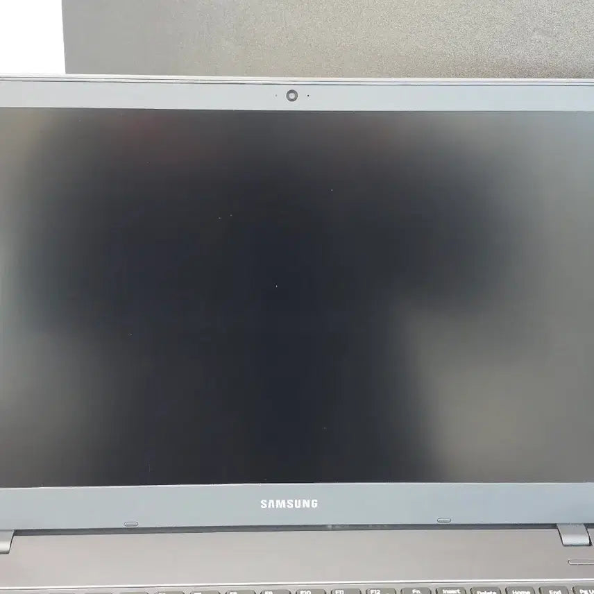 [BUNJANG] Samsung Notebook 5 15.6" Intel Core i5 8th Gen / 256GB SSD Laptop / 삼성 노트북5 15.6인치 i5 8세대CPU/SSD256GB 노트북