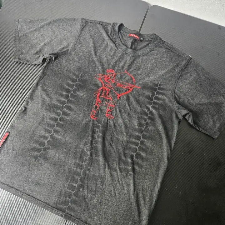 [BUNJANG] Prada Black Washed T-Shirt with Red Embroidery / 프라다 반팔 티셔츠 블랙워싱 레드자수