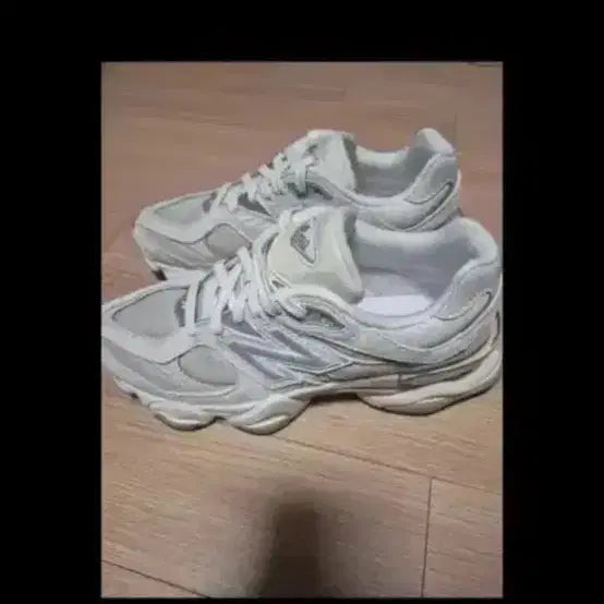 [BUNJANG] New Balance 9060 Ivory Cream Sneakers (245mm) / 뉴발란스 9060 아이보리 크림 스니커즈 245mm