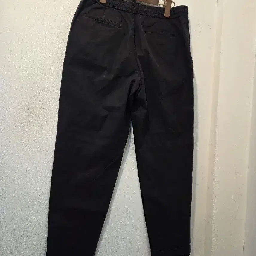 [SOLD OUT] COS 기장 크롭 블랙 면바지 가47
