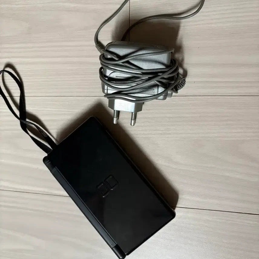 [SOLD OUT] 닌텐도 DS Lite 블랙 본체 + 충전기