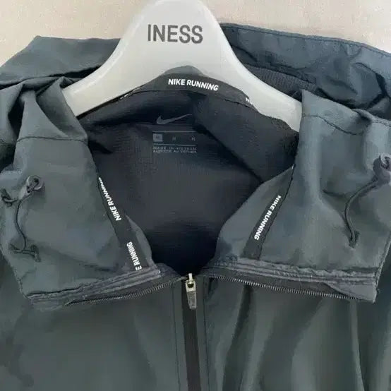 [SOLD OUT] 나이키 러닝 패커블 경량 바람막이 후드 자켓 리플렉티브 블랙 M