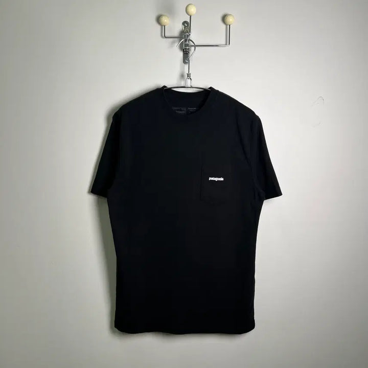 [SOLD OUT] Patagonia 파타고니아 블랙 포켓 반팔 티셔츠 L