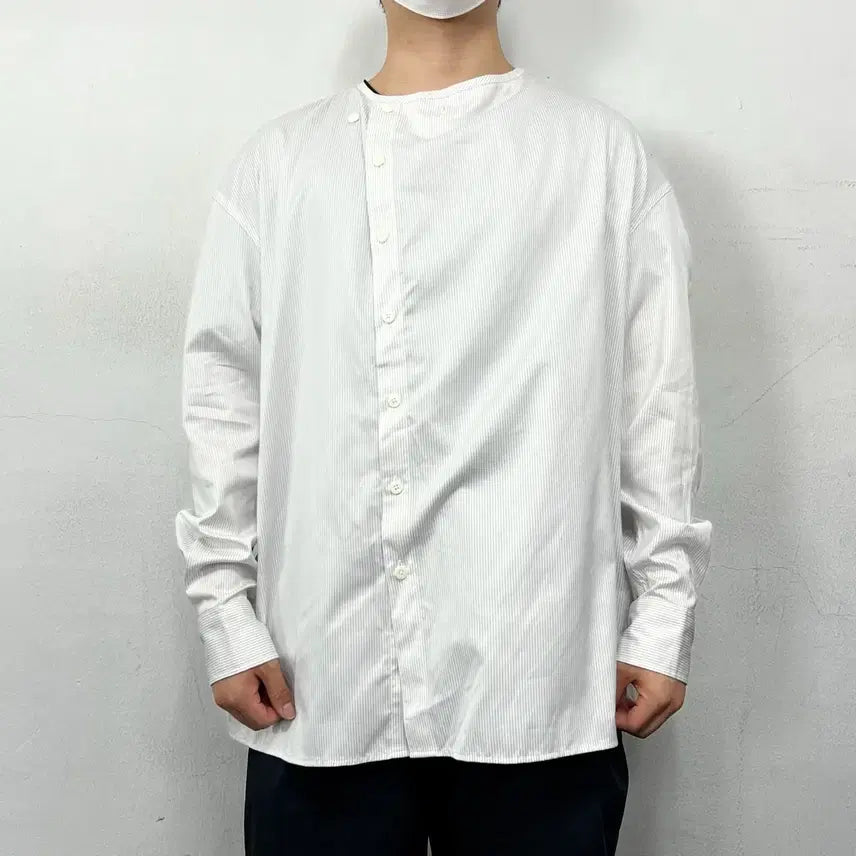 [SOLD OUT] 아더에러 논카라 비대칭 스트라이프 루즈 셔츠 화이트