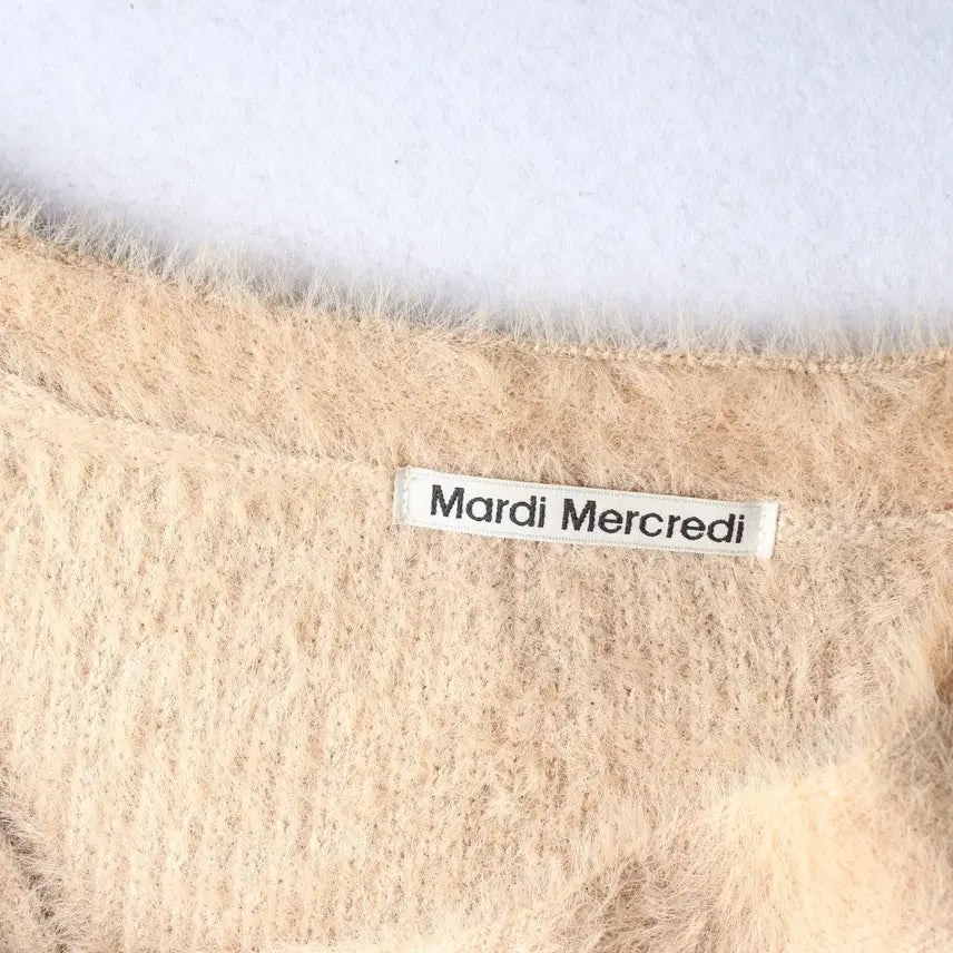 [SOLD OUT] 마르디 메크르디 23FW 하트 버튼 브이넥 플러피 가디건 베이지