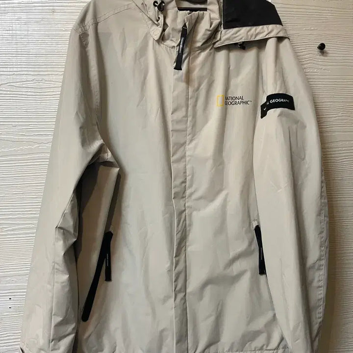 [SOLD OUT] 내셔널지오그래픽 공용 베이직 후드 바람막이 XL (후드탈부착 가능)