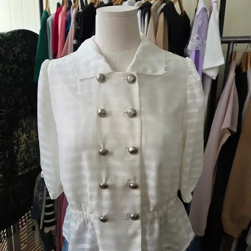 [SOLD OUT] 화이트 더블 버튼 블라우스
